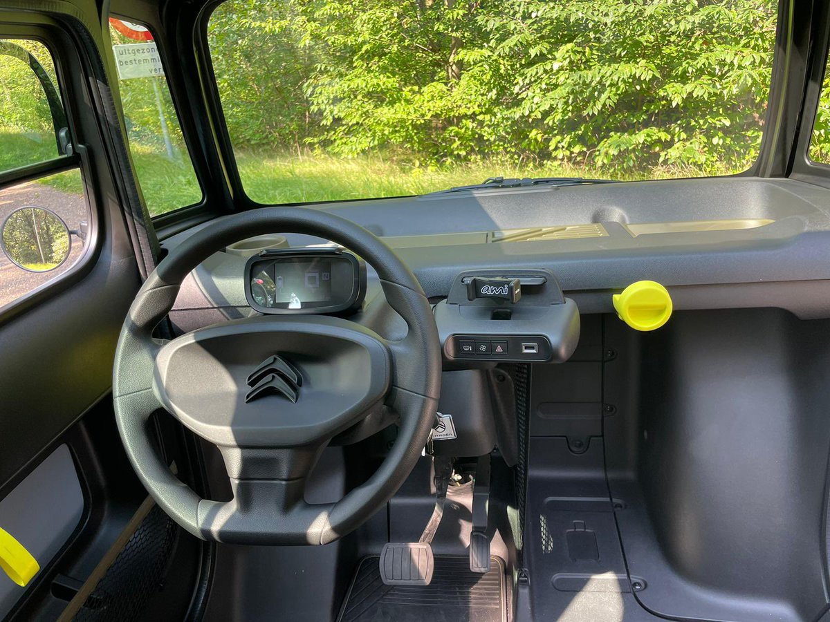 AutoBouwmanNL's tweet photo. Wil je graag in een Citroën rijden maar ben je nog geen 18?
Hier is de oplossing, de Citroën AMI! 
✅Citroën AMI 
✅MY Ami Tonic
✅Ami Blue
✅100% Elektrisch⚡️ 
✅75 km actieradius 
✅Max 45km/h
✅vanaf 16 jaar

More info: https://t.co/vJa4yjXjwE 
#Citroën
#AMI 
#Elektrisch https://t.co/siy1EraVE5