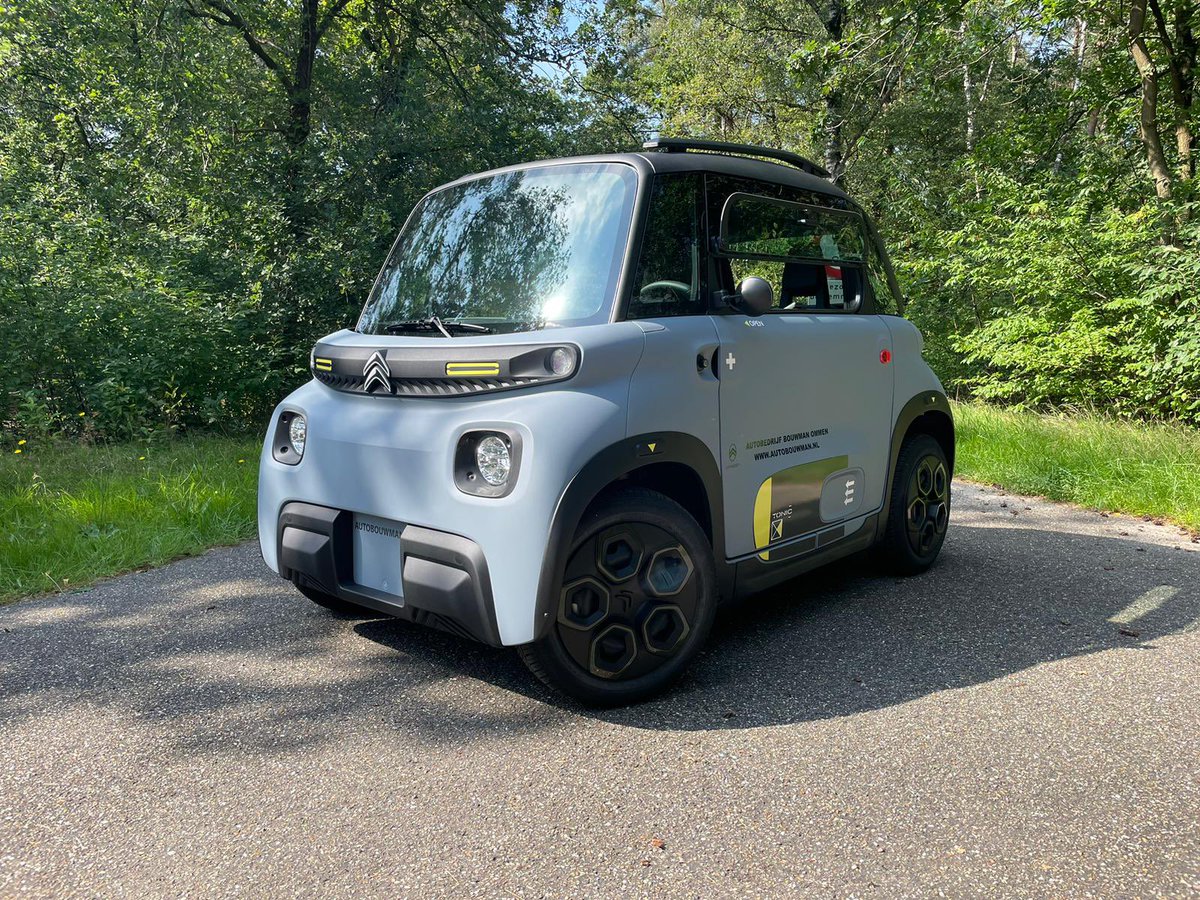 AutoBouwmanNL's tweet photo. Wil je graag in een Citroën rijden maar ben je nog geen 18?
Hier is de oplossing, de Citroën AMI! 
✅Citroën AMI 
✅MY Ami Tonic
✅Ami Blue
✅100% Elektrisch⚡️ 
✅75 km actieradius 
✅Max 45km/h
✅vanaf 16 jaar

More info: https://t.co/vJa4yjXjwE 
#Citroën
#AMI 
#Elektrisch https://t.co/siy1EraVE5