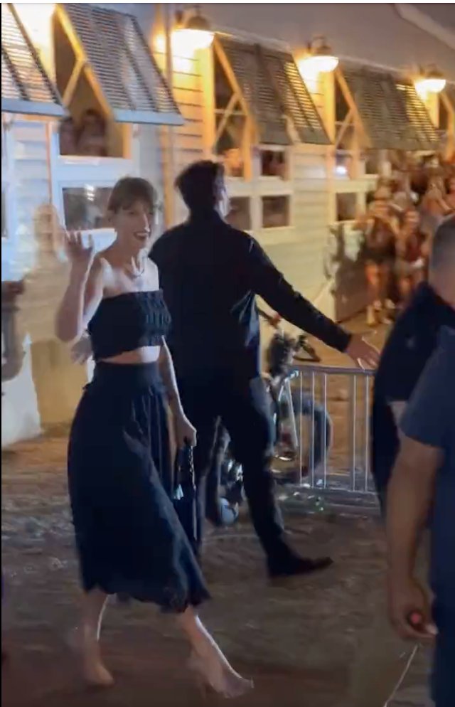 Celebs like #TaylorSwift love #LBI! Let's keep it beautiful for all our visitors! #SaveLBI #protectourocean #naturalenvironment