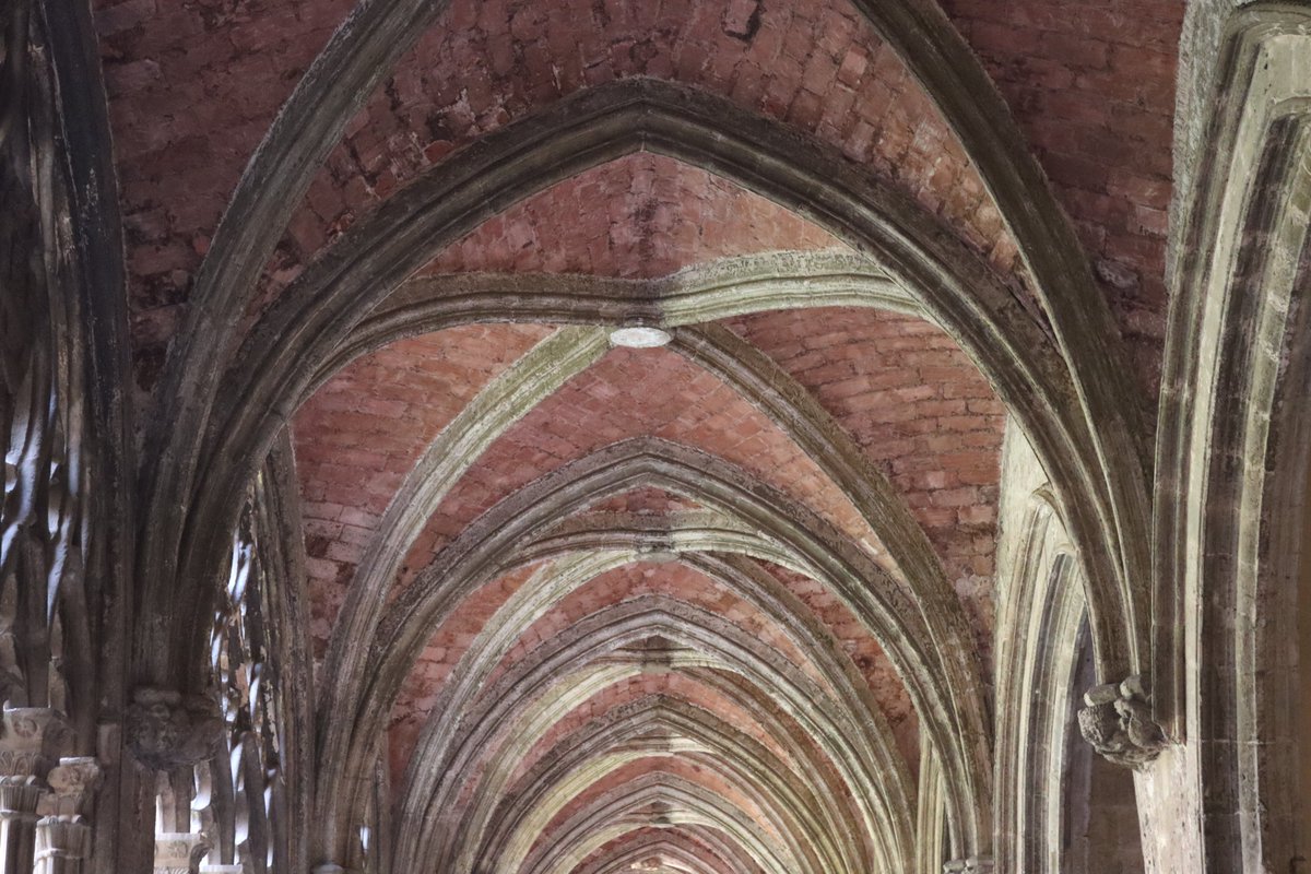 ProyectoHistor2's tweet photo. La bóveda tabicada tal y como la conocemos tiene origen andalusí. Curiosamente esta técnica pasó a la arquitectura cristiana en el Reino de Valencia, a finales del siglo XIV y de ahí al resto de la corona de Aragón. https://t.co/RDccmhrMIY