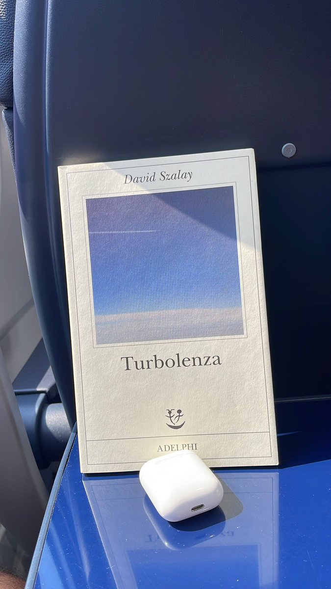 didachos85's tweet photo. Letture da “viaggio” 😅
#new #book #holiday #summer https://t.co/vO0kHXShLu