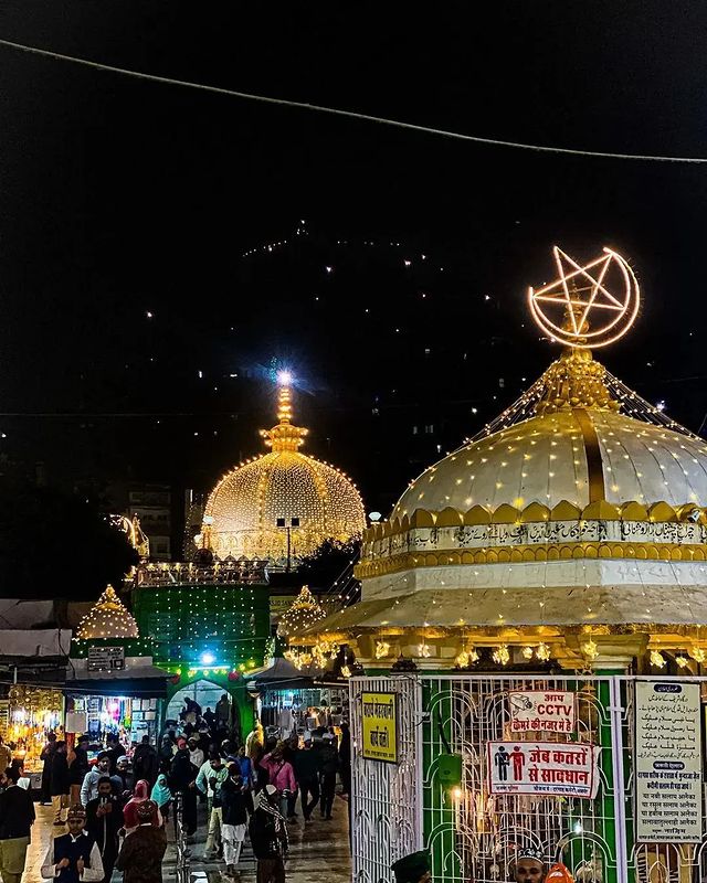 haidar_razavi's tweet photo. Garib Nawaz❤️
#khwajaji #aaj #tajushshariah #gouseazam #almadina #aalahazrat #khwajamoinuddinchisti #kgn #yaali #ka #ajmer #gauseaazam #ali #khawja #ahlebait #razvi #khwajamerekhwaja #islamicquotes #ajmersharifdargah #chishti #khawaja #khwajawale #ki #noorqadri #muslim https://t.co/OgBYOiX47g