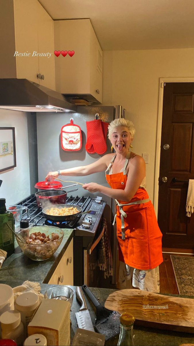 CAPTAlNPUGH's tweet photo. FLORENCE PUGH COOKING https://t.co/fL3bsdmyQC