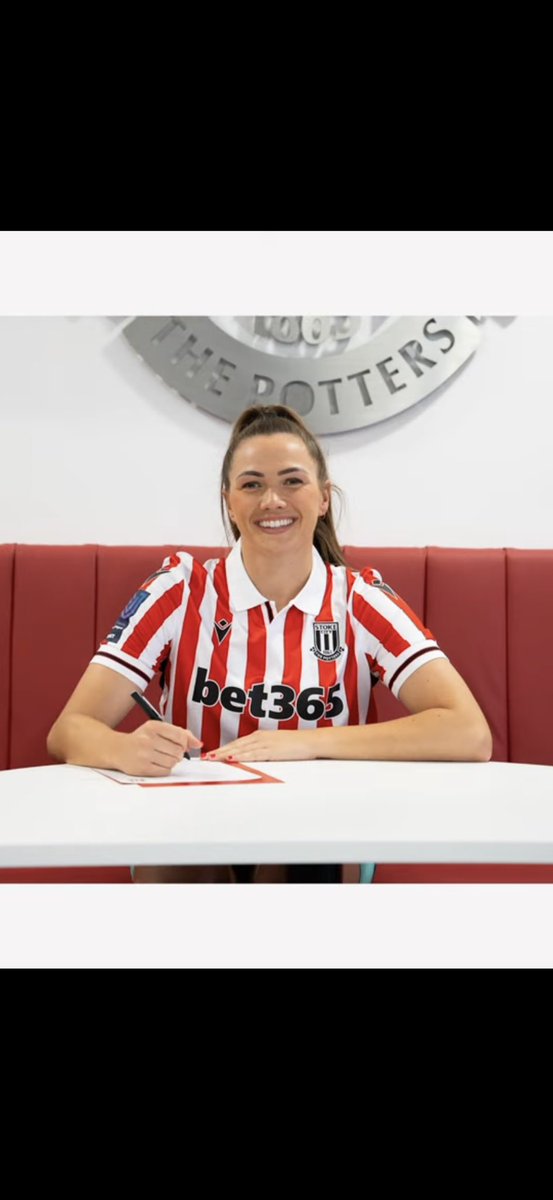 RyahVyse's tweet photo. Life takes you unexpected places.. 

Excited to sign for @scfc_women and can’t wait to get season 23/24 started tomorrow! 🔴⚪️

Thanks for the warm welcome already! https://t.co/aQMdkBBxlt