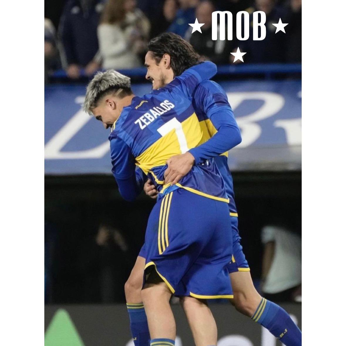 OpcionBoca's tweet photo. Debut con triunfo 🟦🟧🟦

El #xeneize le ganó 3 a 1 contra Platense con goles de E. Zeballos, E. Cavani y C. Medina. 

Este Miércoles a las 21.30hrs se juega el partido de Ida de Cuartos de Final de la Copa Libertadores contra Racing Club en el Templo del fútbol mundial. https://t.co/wgg4E2sG7O