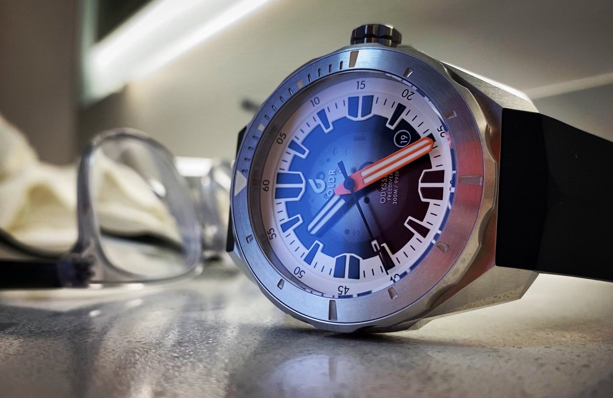 WatchWitt's tweet photo. That orange minute hand is like big 'ol surfboard on the dial! https://t.co/3jOncR9IaU https://t.co/rx4nn7MHxi