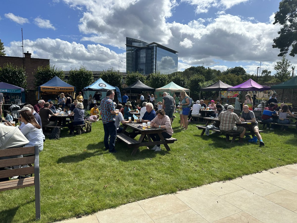 mikemoate's tweet photo. Enjoying the inaugural Boston Manor Beer Fest (with @randomjunk). Great job @thedodomicropub &amp; The Potting Shed. https://t.co/FzyL1bctQD