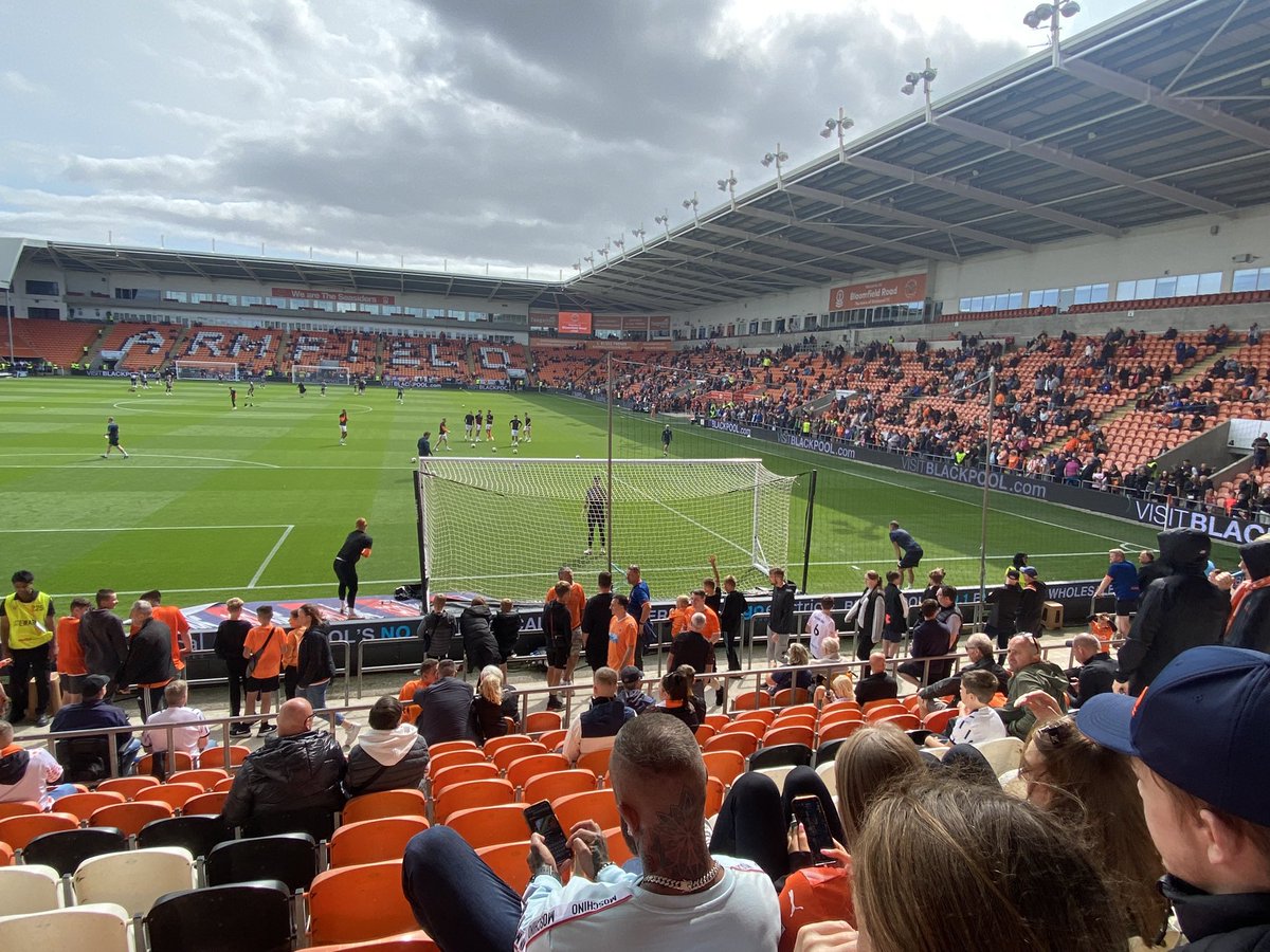 The grounds staff had two options: put the goal in front of the netting or the netting behind the goal. Failed.