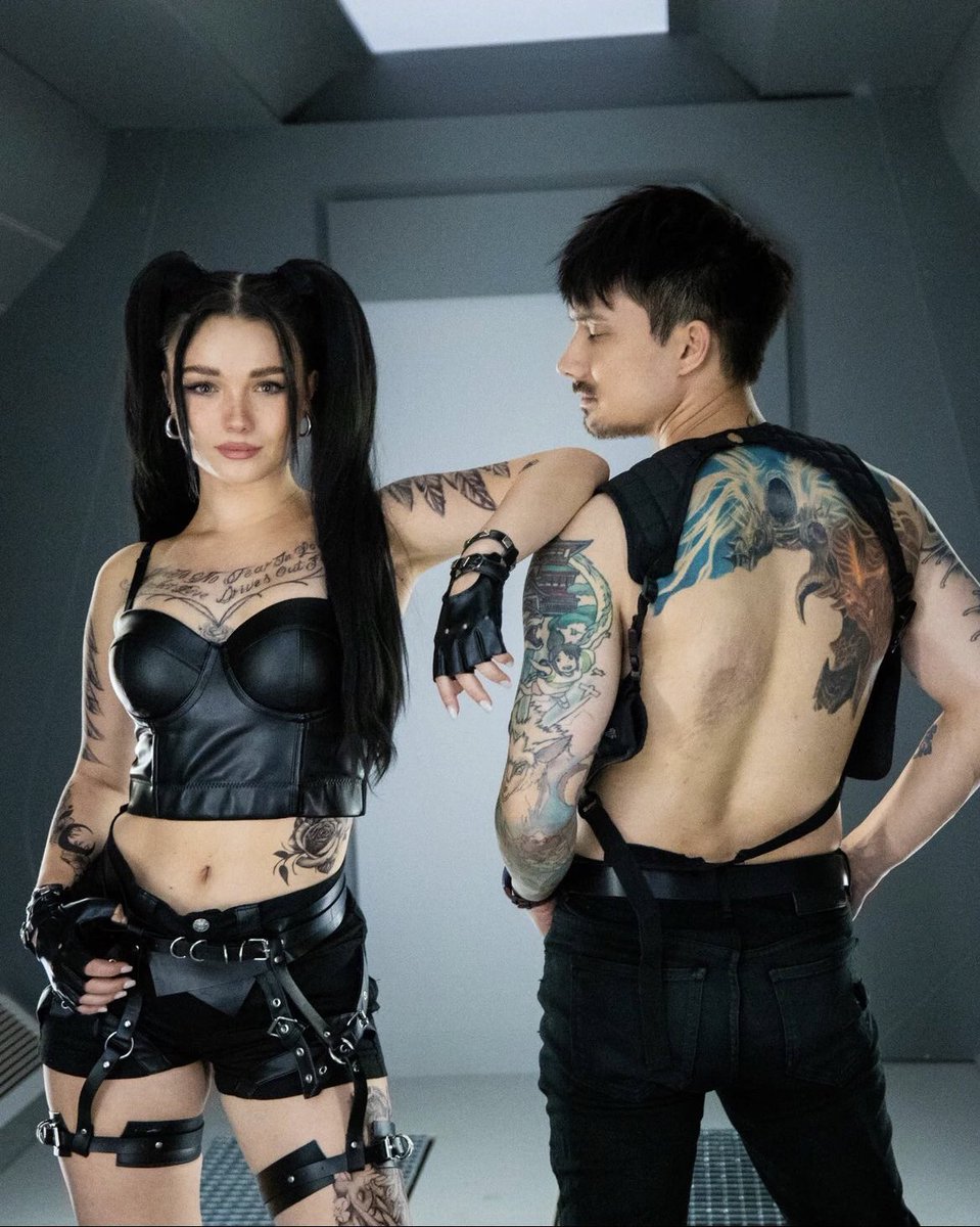 Das neuste Video von Julien Bam ist, wie erwartet, der Hammer. Und Julia als Bella Poarch 😲🔥