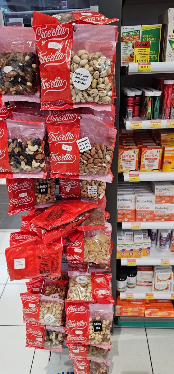 DocAmine_'s tweet photo. Les pharmaciens qui vendent des cacahuètes (super chers) vous êtes professionnels de santé ou épiciers ? https://t.co/qroD2S8wvB
