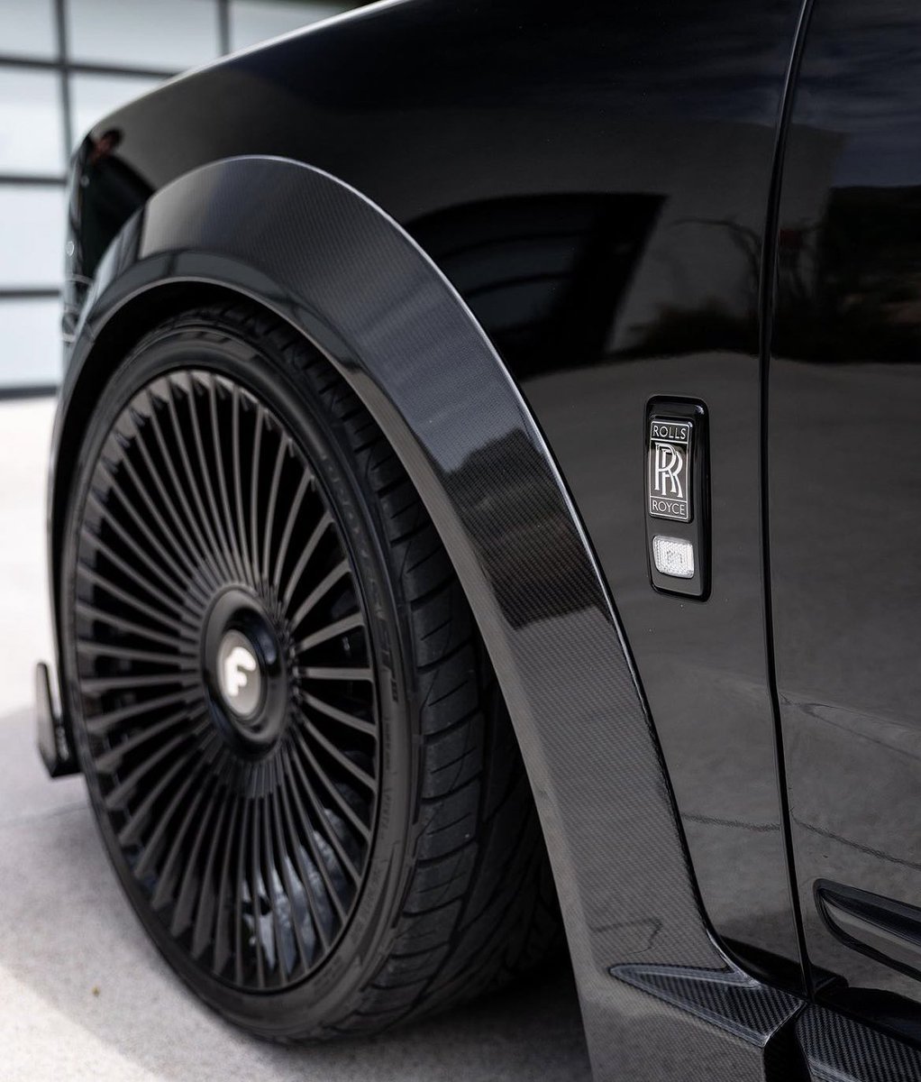 LuxuryCars365's tweet photo. Widebody Rolls Royce Cullinan ☁️ https://t.co/GRTaArTLU1