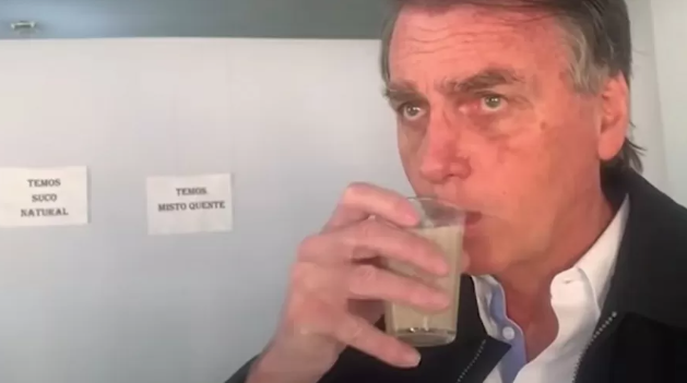PedroRonchi2's tweet photo. A pessoa que recebeu R$ 17 milhões em Pix, vendeu relógio por R$ 300 mil e comprou 51 imóveis em dinheiro vivo fingindo ser humilde. Trouxas acreditam. https://t.co/TzhjTNx2Oh