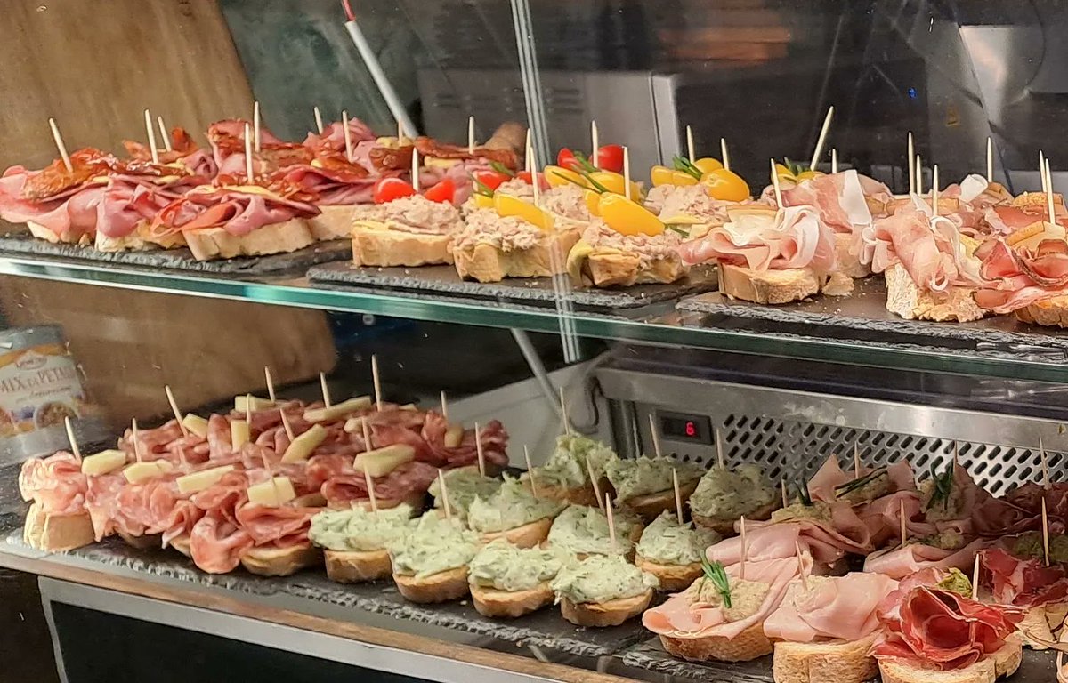 Eating Your Way Through Venice: Chowing Down on Cicchetti barryfrangipane.substack.com/p/eating-your-…

#Venice #VeniceItaly #LetsEat