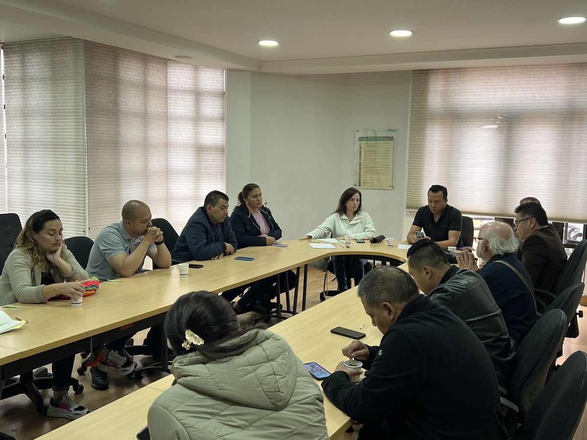 judaso98's tweet photo. Hoy en reunión con el gremio empresarial de Nariño se evidencia que el tema económico y de seguridad en el departamento es insostenible, transportadores enfrentan secuestro de vehículos y conductores, empresarios no pueden seguir afrontando costos y perdidas en su actividad. https://t.co/za6FuIyrHG