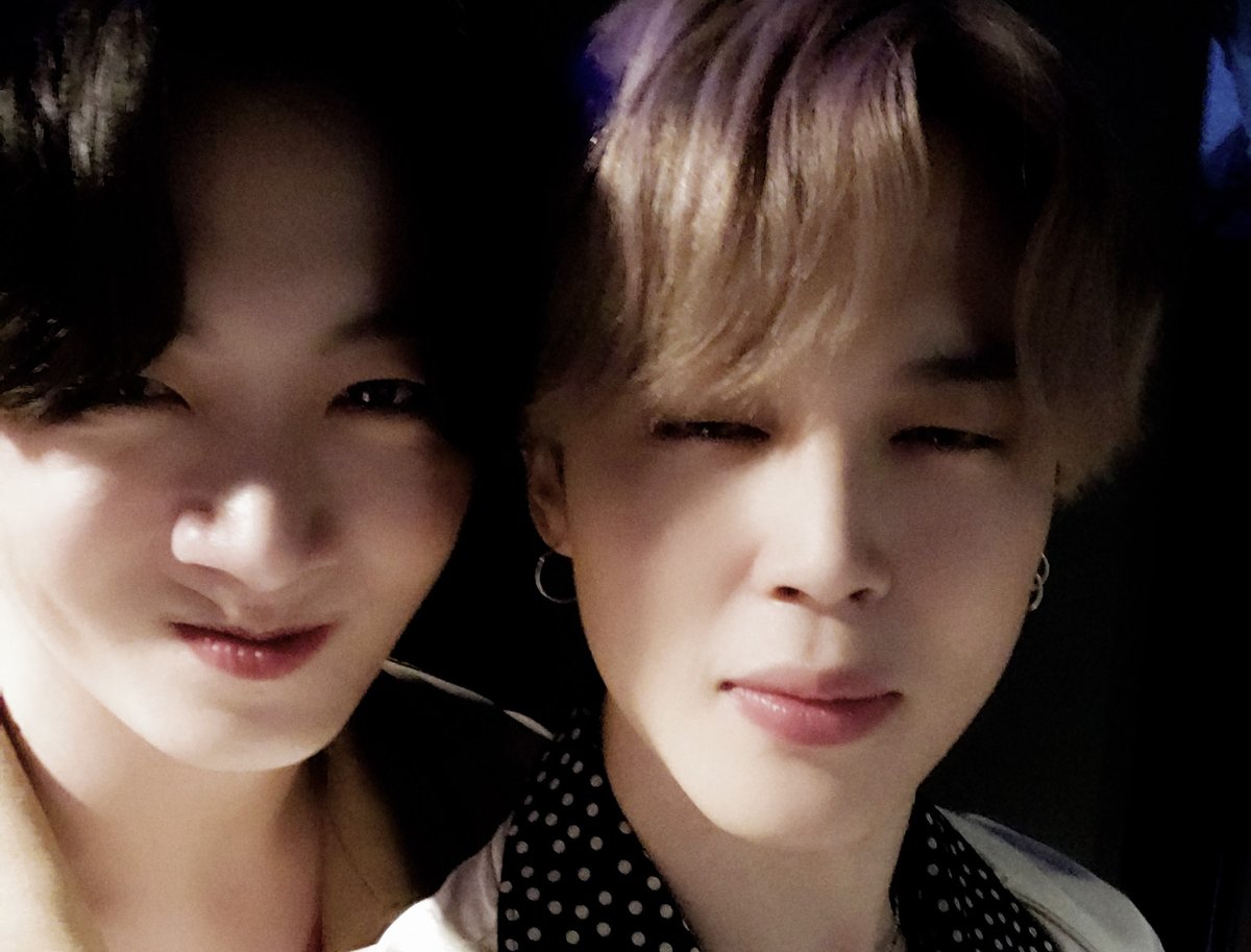 9795CONTENT's tweet photo. "hyung loves you" https://t.co/ff2y8omlYR