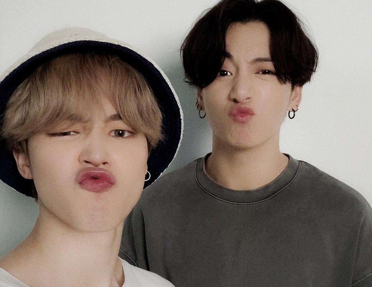 9795CONTENT's tweet photo. "hyung loves you" https://t.co/ff2y8omlYR