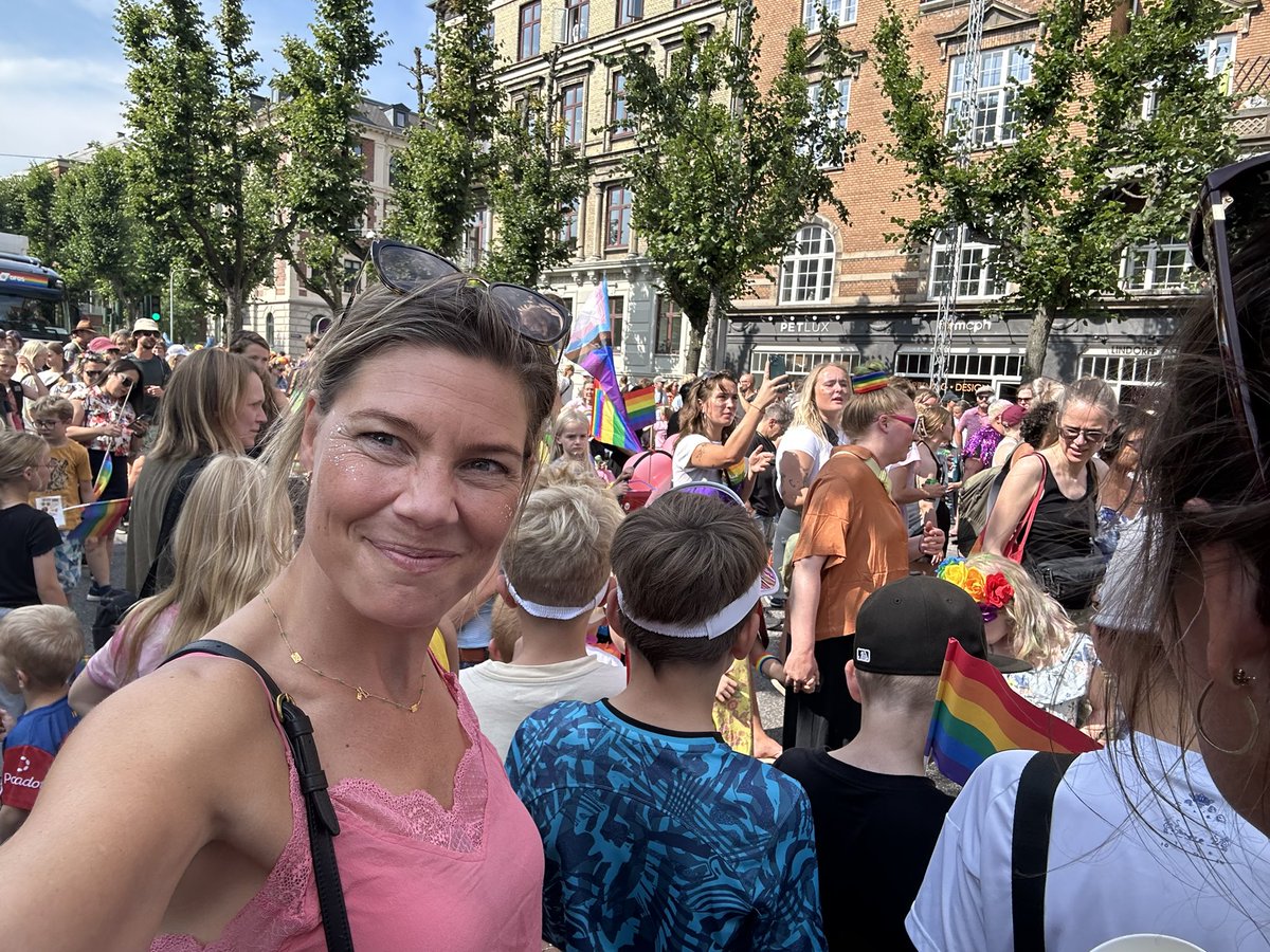 MarieFridberg's tweet photo. Happy #Copenhagen  #PrideWeek 2023 #ComeTogether - proud of @laegeforeningen Almost all doctors working in Denmark are members of the Danish Medical Association🌈🏳️‍🌈🇩🇰👩‍⚕️👩🏾‍⚕️👨🏼‍⚕️🩺 https://t.co/xzsB0gXWdV