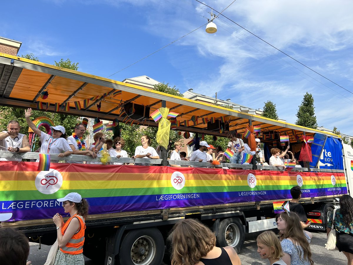 MarieFridberg's tweet photo. Happy #Copenhagen  #PrideWeek 2023 #ComeTogether - proud of @laegeforeningen Almost all doctors working in Denmark are members of the Danish Medical Association🌈🏳️‍🌈🇩🇰👩‍⚕️👩🏾‍⚕️👨🏼‍⚕️🩺 https://t.co/xzsB0gXWdV