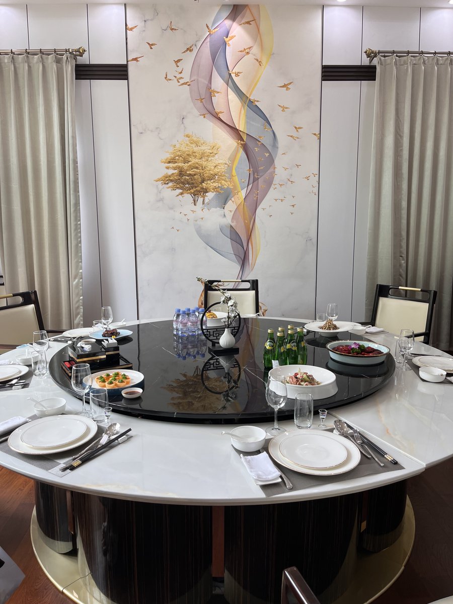 cocouri_service's tweet photo. コロナ後の初出張🛫 
上海流🇨🇳のおもてなし？？ 
食事は１日１回💡会食のみ🍽 
毎回食べきれない量😂😂 
#ココウリ #売主物件 
#インバウンド #訪日外国人 #超富裕層 
#爆買い #不動産投資 https://t.co/jUxu4GBbB9
