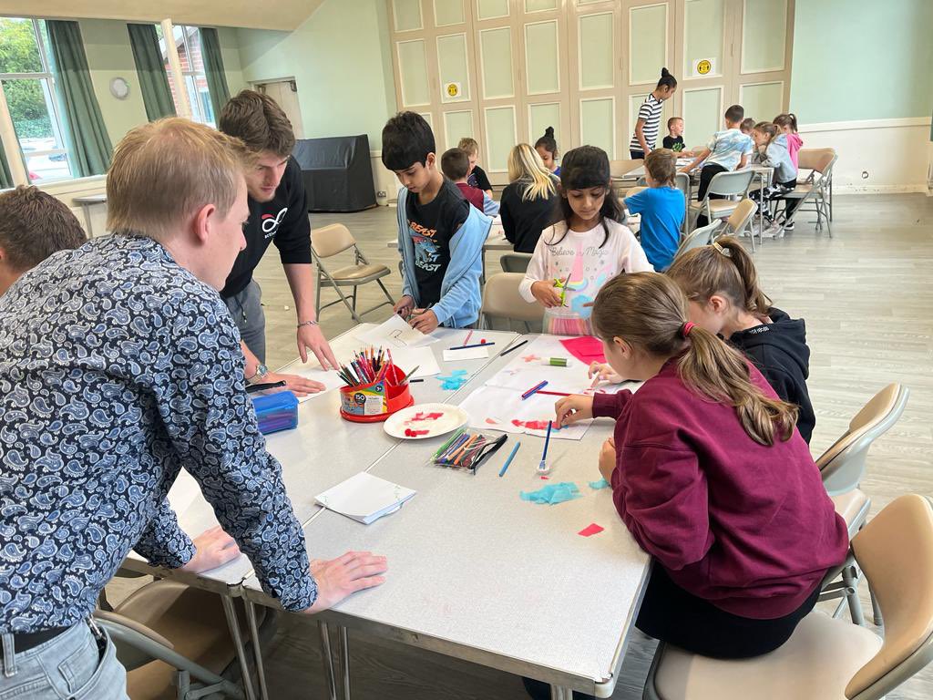 Talking of those amazing posters at <a href="/WolverhamptonAF/">Active Future Wolverhampton</a> summer camp yesterday, take a look at this! 👇

Fantastic passion from the children there roaring the <a href="/Lionesses/">Lionesses</a> on for tomorrow. They're inspired, excited and see sport as for everyone.
❤️🤍💙🏴󠁧󠁢󠁥󠁮󠁧󠁿❤️🤍💙