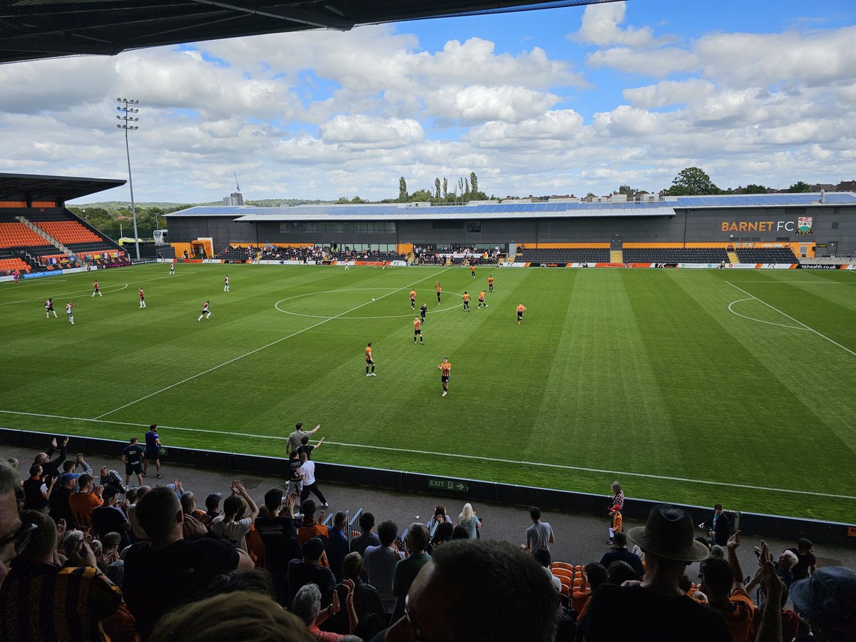 Battle between 2 of my old teams Barnet vrs Woking ⚽️⚽️⚽️
