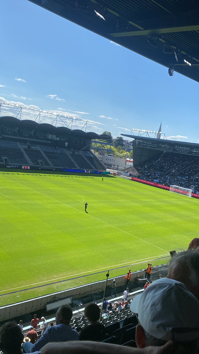 PRondonn's tweet photo. @_Gus_21 En direct du stade 😎 https://t.co/gpaotEt0DB