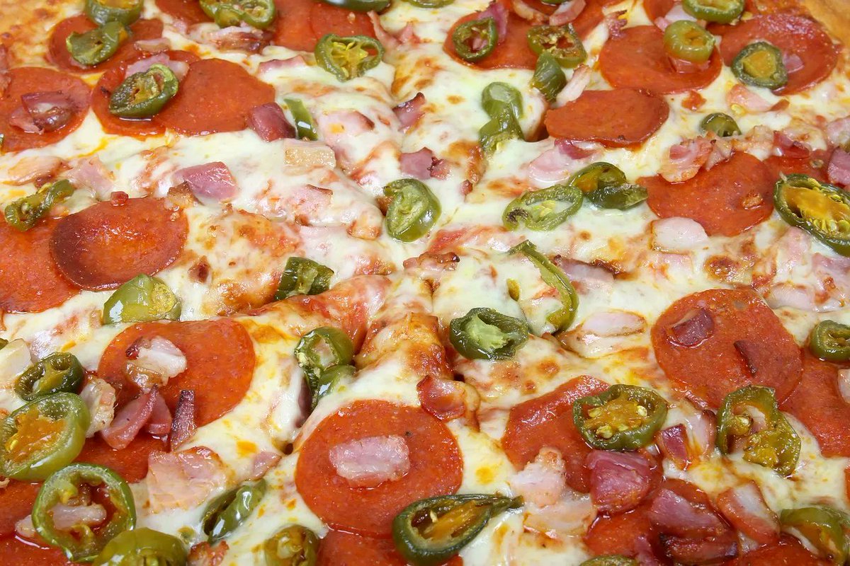 hey_chef_'s tweet photo. Pizza is one of the most comfort foods for people all over the world, right?  #SaturdayMood is PizzaMood 🍕 🍕 🍕 https://t.co/Md6i4KIcPw
