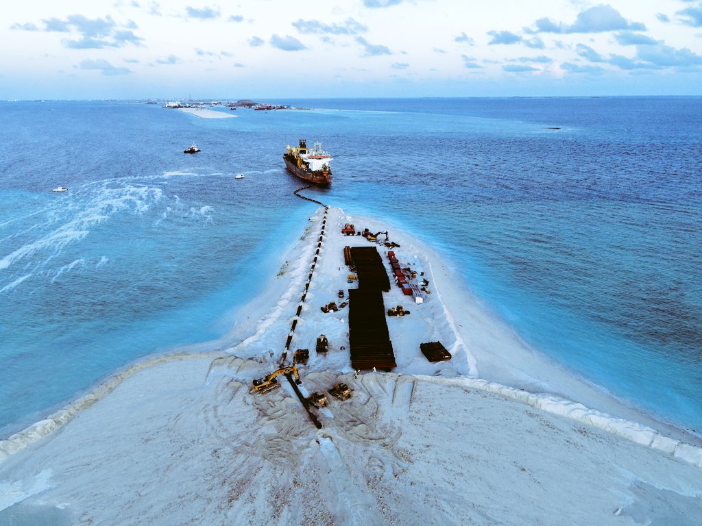 millzero's tweet photo. Current update at #Giraavaru reclamation site. 

Please don't spread misleading information. https://t.co/fKpSXgBG0n