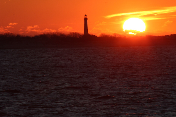 CMLFerry's tweet photo. Sunrise Saturday is here😍 here is a beautiful sunrise with the Cape May Point Lighthouse! Hoping this picture brightens your day🔆 #Sunrise #Saturday #CapeMay #CMLFerry https://t.co/mFqoqetPS4