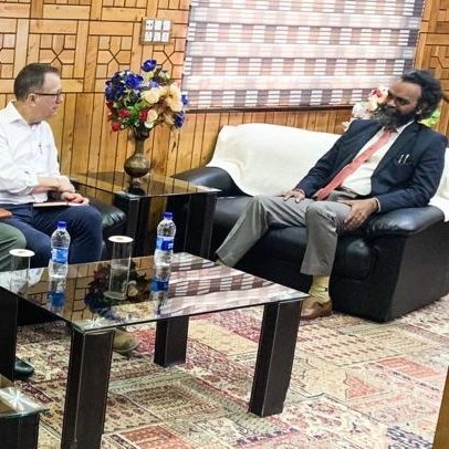 nitsriofficial's tweet photo. Terry Durnnian, Chief of Education at  @UNICEFIndia, calls upon Prof Sudhakar Yedla, Director @nitsriofficial. He was accompanied by Danish Aziz, Education Specialist UNICEF India, Dr. Saad Parvez, Head IIEDC and Sheikh Inayat Ullah, CEO @imovebeyond https://t.co/oHOAs221Ri