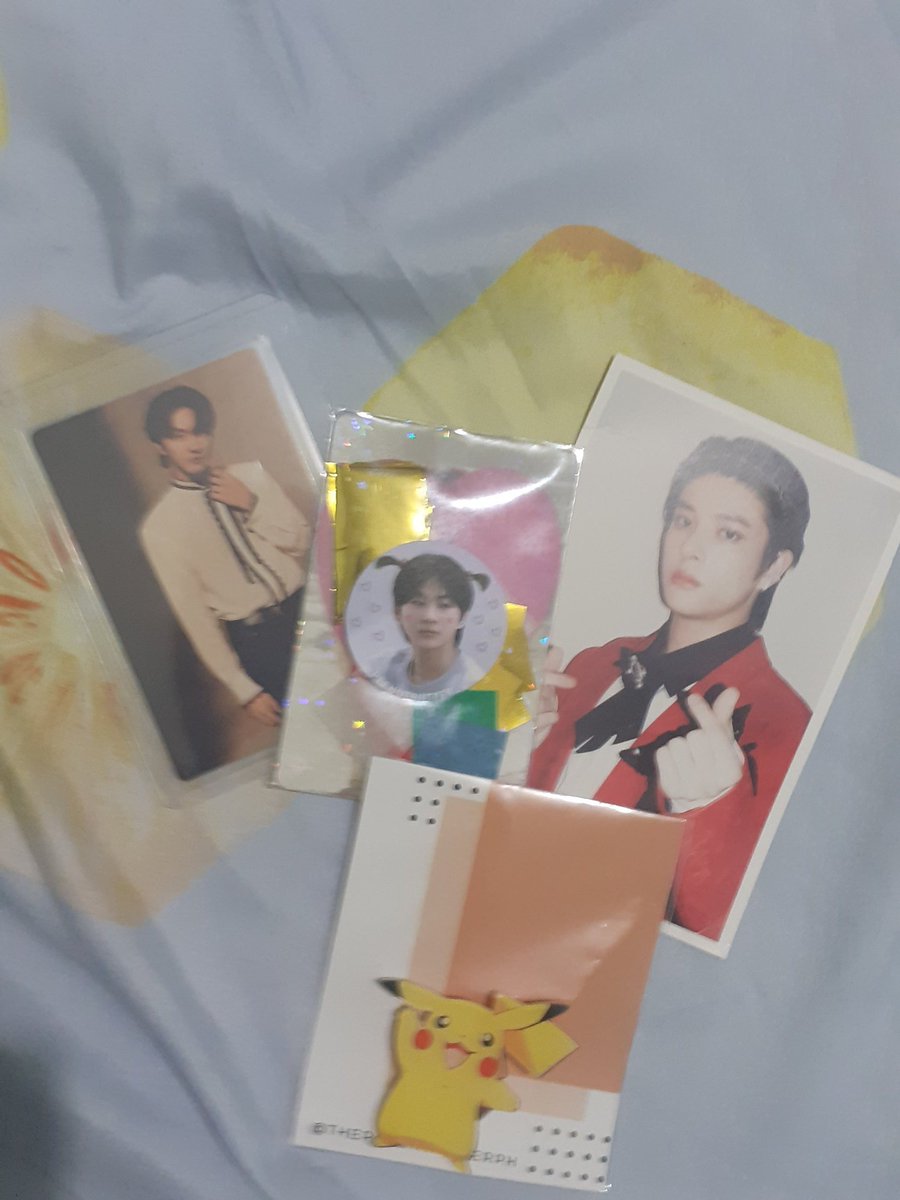 zavnh's tweet photo. OMGGG THANKYOU @peenotbutter_ FOR THE CONFETTI AND THE JUNGWON PC IM SO HAPPY FIRST TIME LANG MAGKAROON NG CONFETTI FROM A ENHA CONCERT TYSMMMM!! aalagaan ko to si uwon<33 https://t.co/xzUZj9kLy9