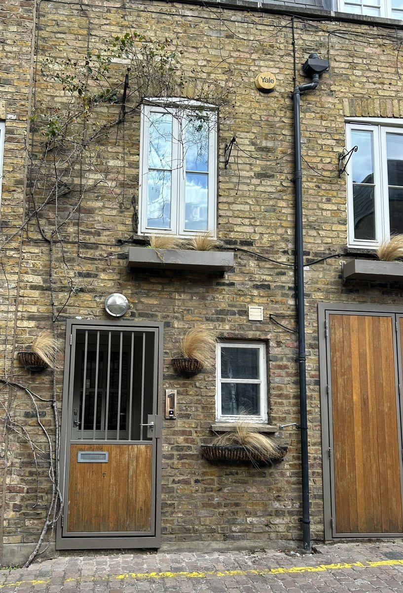 LoveOfGates's tweet photo. Today’s collection for @DoorsNo3828 #dailydoors #gateontour #notagate https://t.co/Wi5SH4lwwH