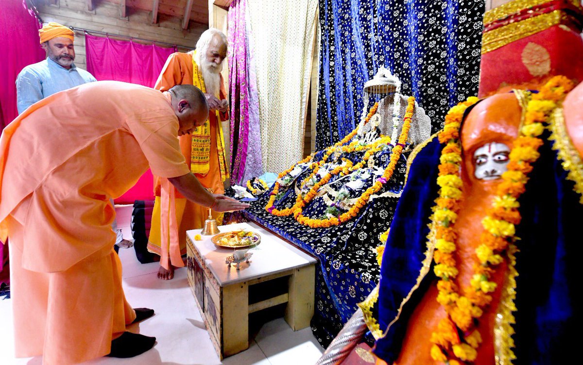 ChampatRaiVHP's tweet photo. आज उत्तरप्रदेश के मुख्यमंत्री महंत @myogiadityanath जी ने अयोध्या में प्रभु श्री रामलला के दर्��न किये, और मंदिर निर्माण कार्य का अवलोकन किया। https://t.co/KkFsav2Lcx