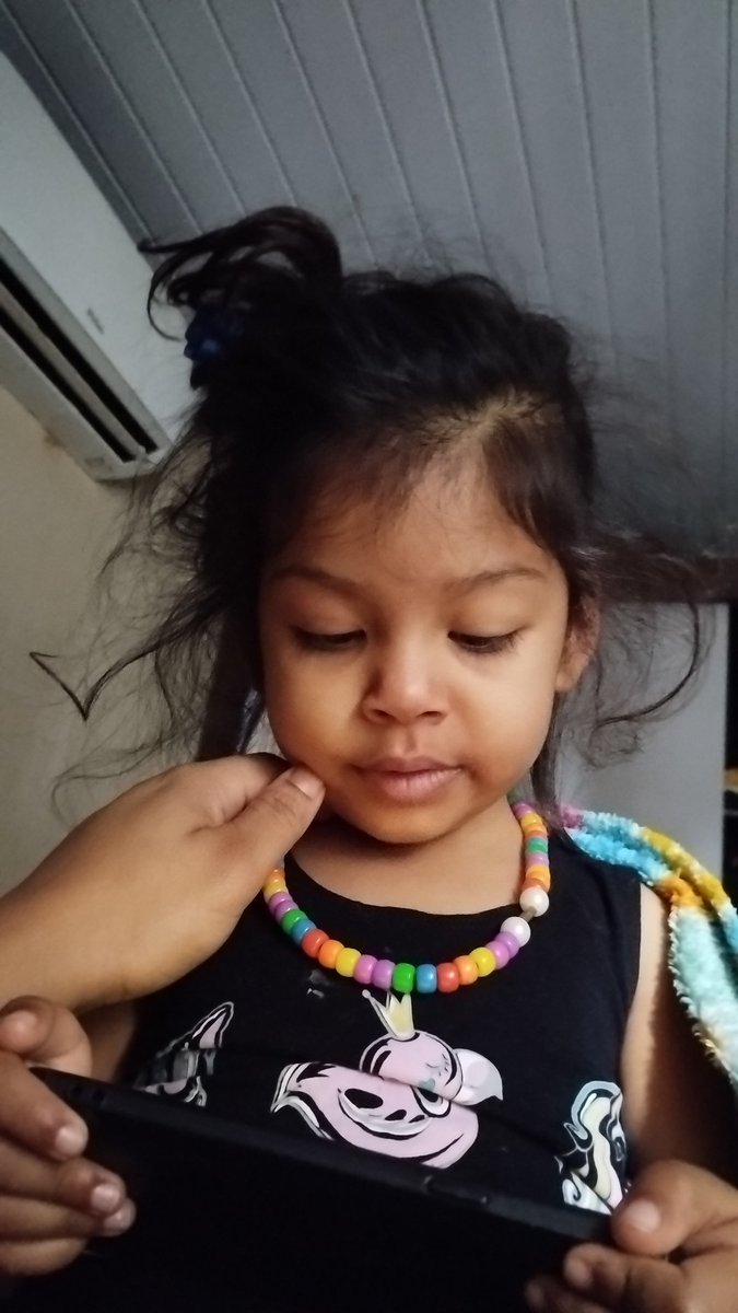 suhfsp's tweet photo. Eu amo o fim de semana. Só pra poder ficar na cama enrolando levantar com você ❤️ te amo tanto minha filha https://t.co/3uZ9GcTK2g