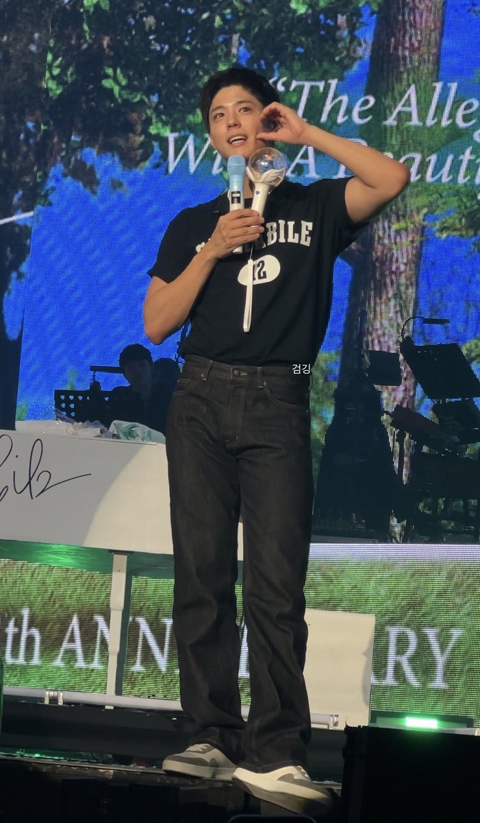 무보정 동영상 캡쳐한건데 이렇게나 잘생길 일이냐고 
ㄴ당연함 박보검임