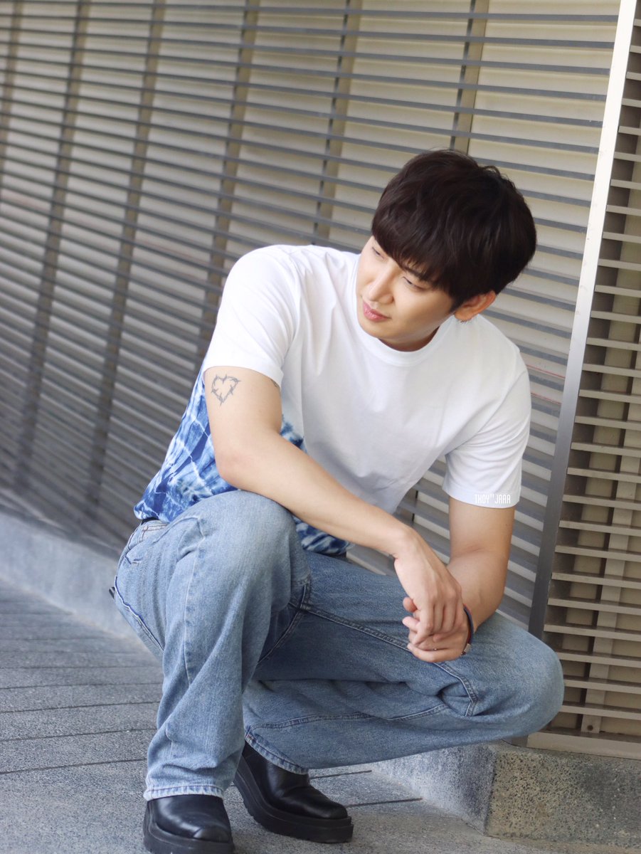 THOY_29's tweet photo. หูยยย หัวใจที่แขนน

#titlekrt #กลจของตต 
#MeetandGreetWithIdol    
#Youngเป็นไทย https://t.co/iQsaVuF8VQ