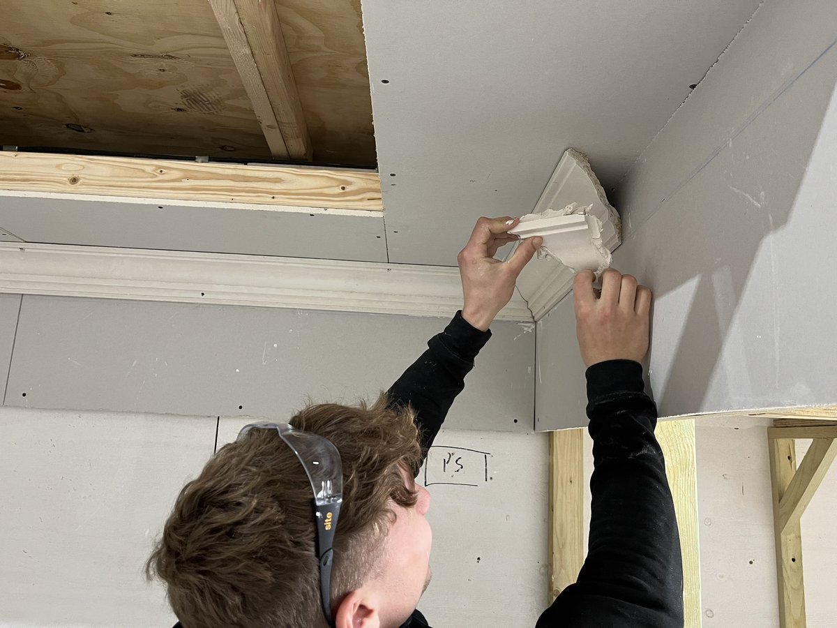KLLangton's tweet image. There are still a few places on our ‘introduction to fibrous plasterwork’ courses on 19th of September &amp;amp; October if you’d like to join us. Not only is it ‘hands-on’, it’s a great insight to a wonderful craft #heritage #industrialplasters #training #handcrafted #architects #lime