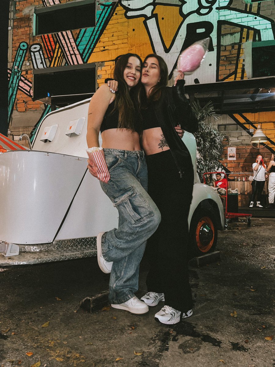 The__Verts's tweet photo. Ayer @ClubKanaya estaba de cumpleaños y maris y yo nos tomamos unas fotos divinas después de comer el choripán más delicioso JAJA 😍😍 https://t.co/uC7mUI5dK5