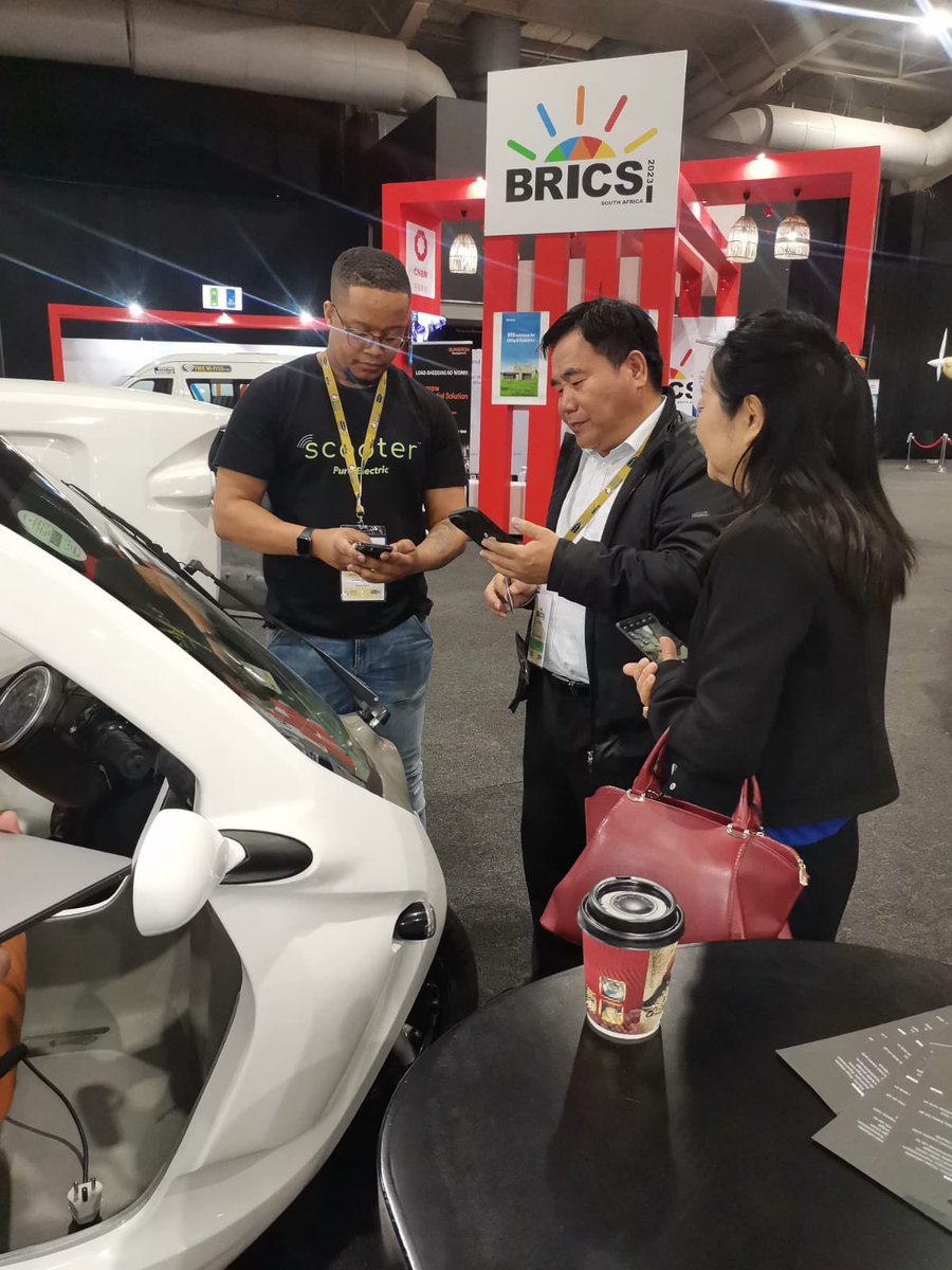 feziledhlamini_'s tweet image. What a day. Busy booth and stuff. Mandarin just became even more important to learn.