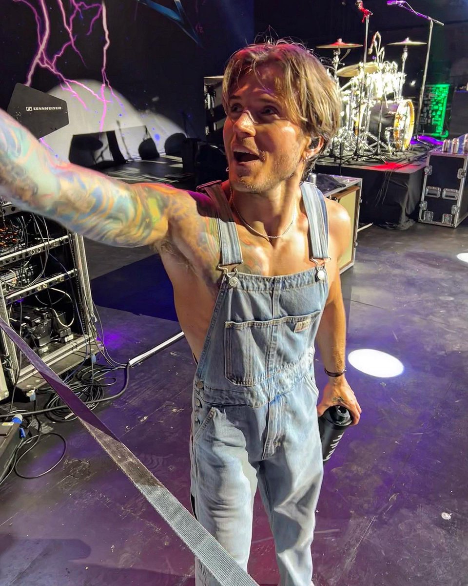 fletchskywalker's tweet photo. @mcflymusic @mcflymusic @NewmarketRace @TomFletcher @DougiePoynter @itsDannyJones @mcflyharry https://t.co/zy2tsxr1Vs