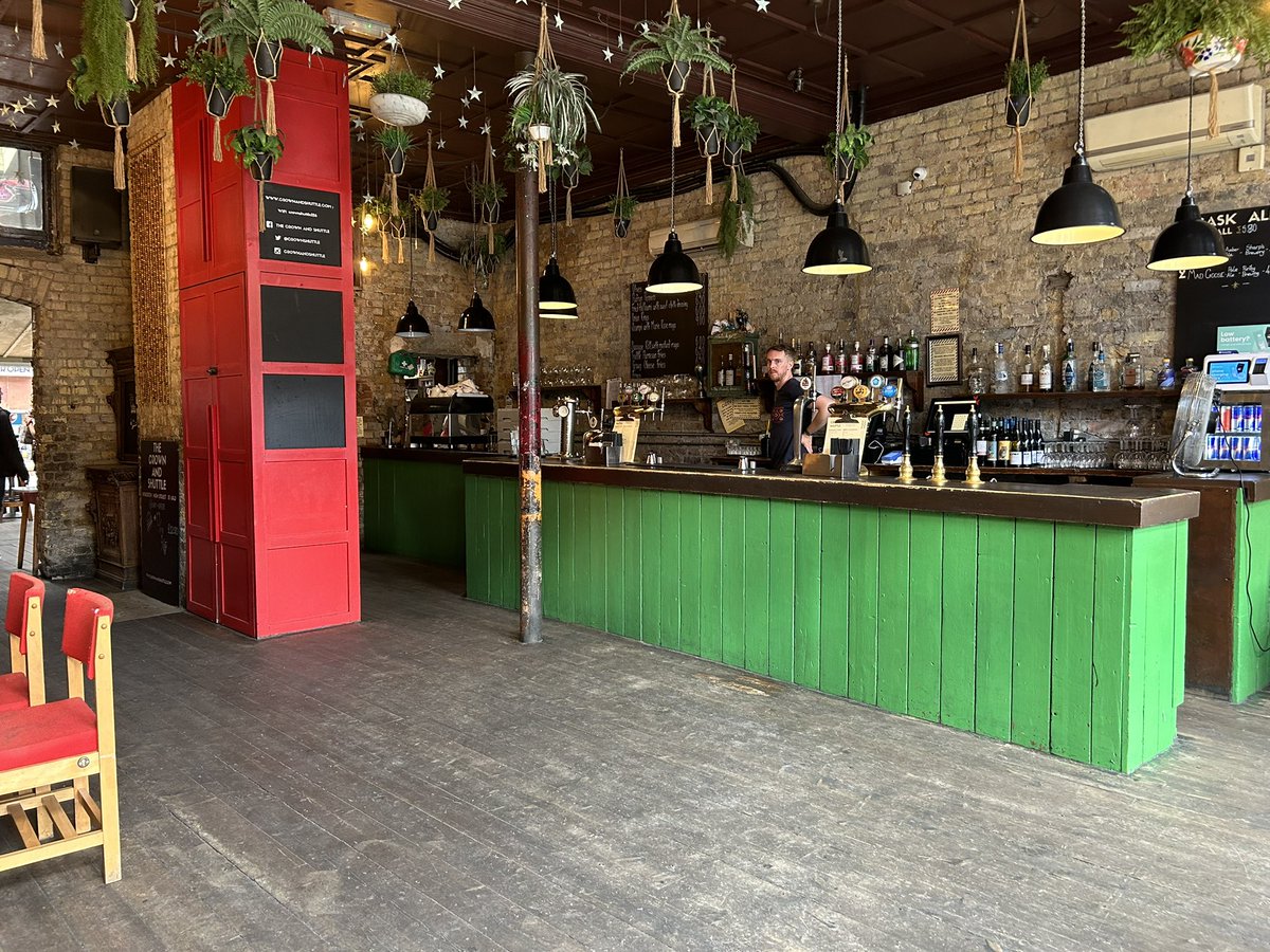 PubsSaving's tweet photo. Support #independentpubs in London with City Stack vouchers: https://t.co/CuKozHq3Ab Enjoyed @PurityBrewingCo Mad Goose on #cask and a great burger @CrownShuttle #pub #shoreditch #hoxton https://t.co/uSWO6tgucu