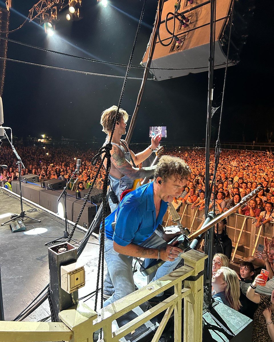 fletchskywalker's tweet photo. @mcflymusic @mcflymusic @NewmarketRace @TomFletcher @DougiePoynter @itsDannyJones @mcflyharry https://t.co/KCIbEs3v72