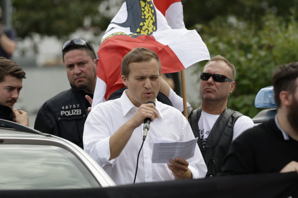 KaiSchwerdt's tweet image. 16:30 neben Florian Grabowski sprechen Lennart Schwarzbach und Christian Worch. #kl1908