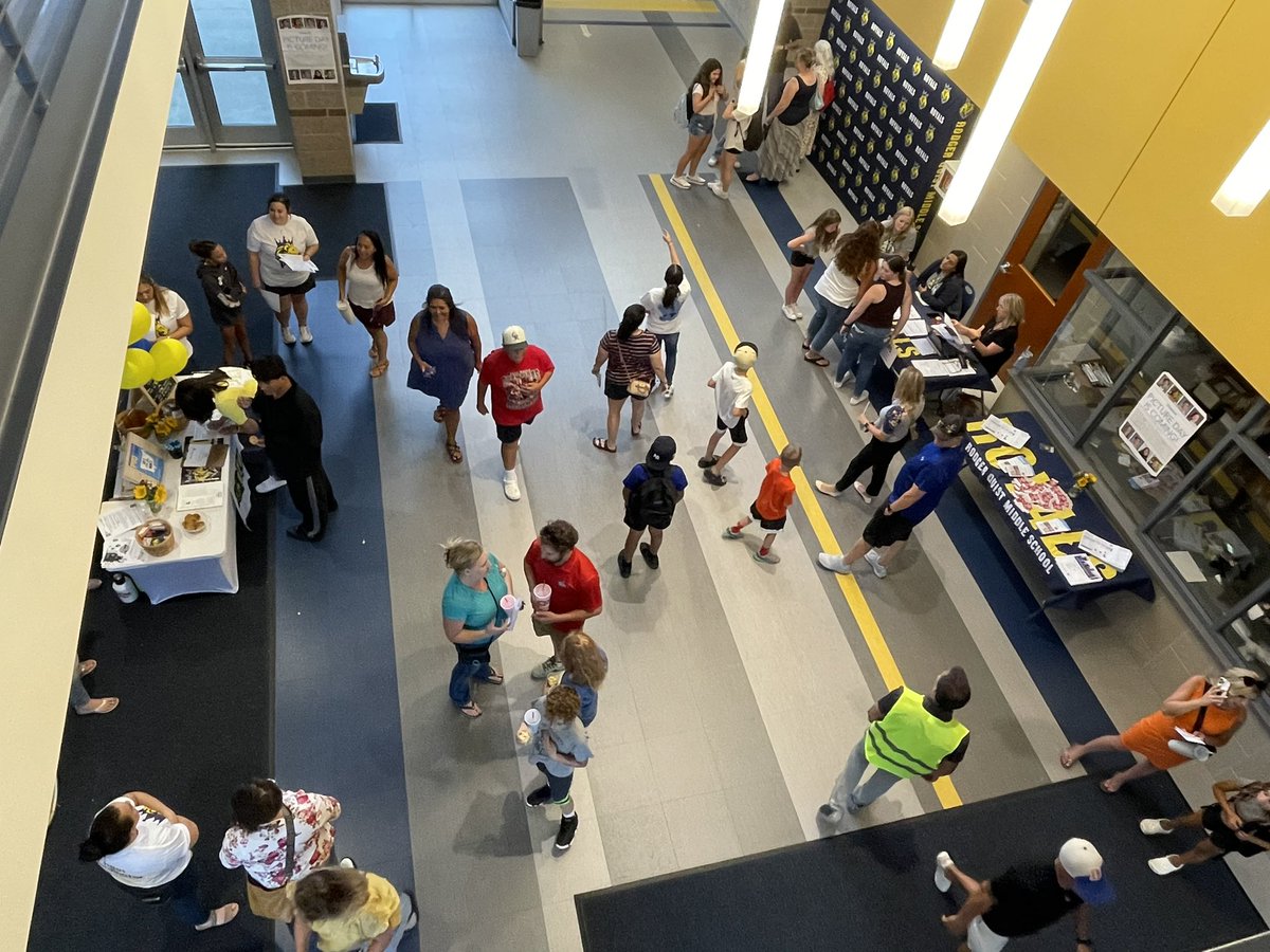 Roger Quist Middle School tweet media