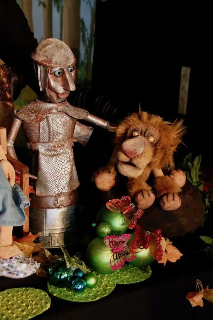 Morgen (Sonntag) um 11.00 Uhr auf dem Weinberg Finkenberg in #Bonn #Limperich. #Kindertheater  - das Theater Papperlapupp spielt "Der Zauberer von Oz". Mehr Infos: buff.ly/3qBmu0B