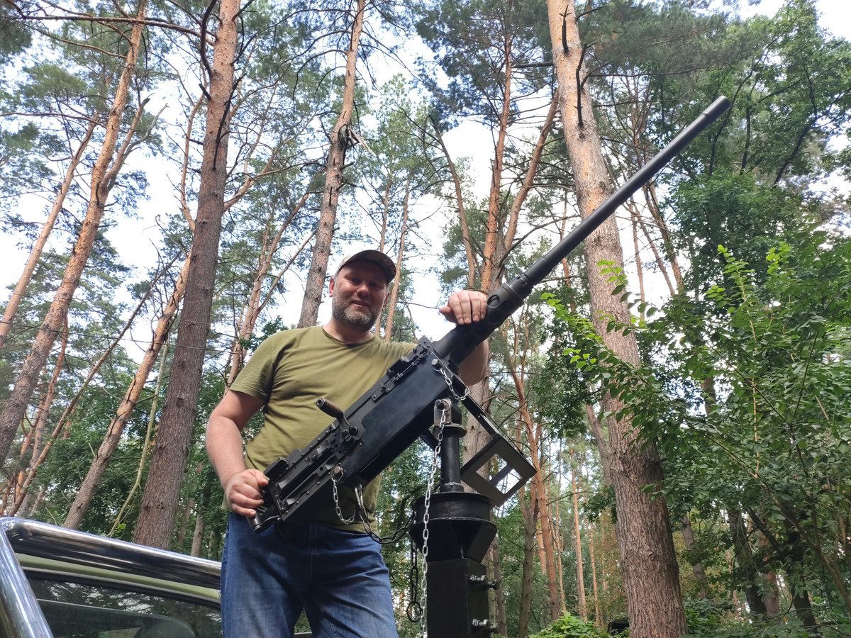 huvorzel1's tweet image. З'їздив до хлопців, відвіз трохи волонтерської допомоги.
Це звісно не міномет, але хто я такий щоб збирати на міномети 😉