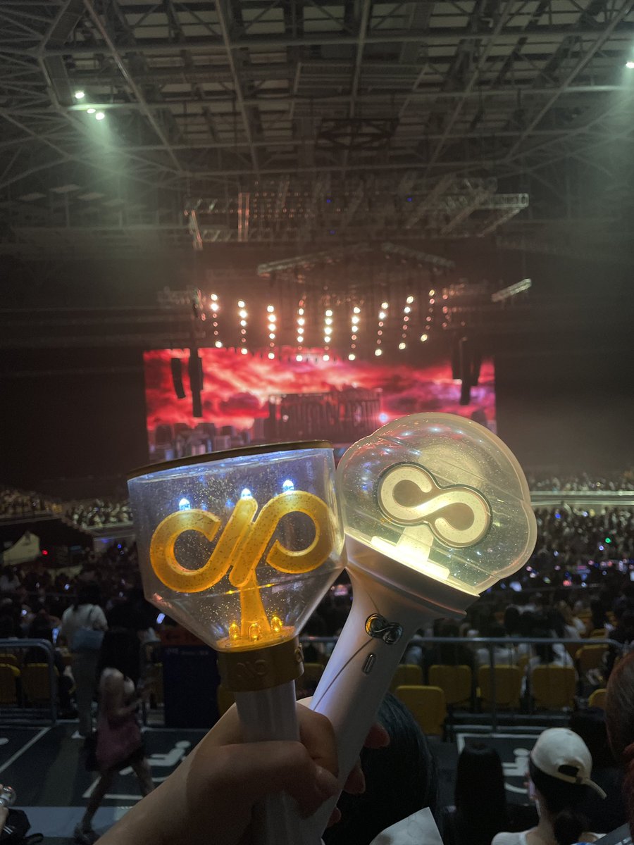 kkkkkkkimmh's tweet photo. #인피니트 #인피니트콘서트 34구역 6열 16번 여봉1 빌려드린거 돌려주세요. 공연장 근처에서 한참을 있다가 왔어요.. 진짜 원망안할테니 돌려만주세요. 본인입니다. 꼭 돌려주세요. 제발요. #여봉 https://t.co/GdFLxLZjTt