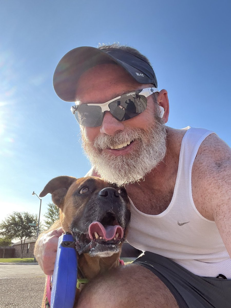 sean110423's tweet image. 7K to start the weekend after a long week back teaching. Ran 4.35 miles with Nike⁠ Run Club #nrc #marathontraining #dogrunning #hot #texasrunners