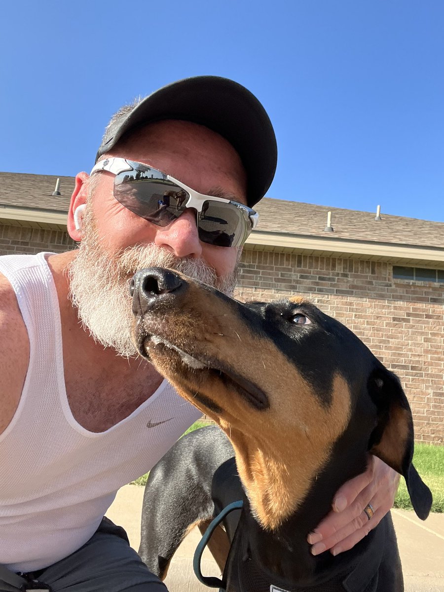 sean110423's tweet image. 7K to start the weekend after a long week back teaching. Ran 4.35 miles with Nike⁠ Run Club #nrc #marathontraining #dogrunning #hot #texasrunners