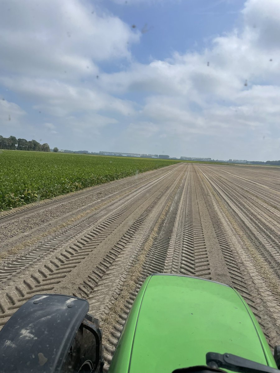 deutz65's tweet photo. Gisteren de Plantuien weg gereden mooi gegaan #redbarron https://t.co/xpDHJky2pe